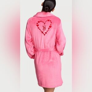 NWT Victoria's Secret Pink Heart Logo Plush Robe